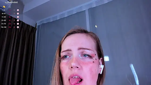 Snapshot of CutieEllie chatting on December 31, 4:25 pm CutieEllie online show from December 31, 4:25 pm