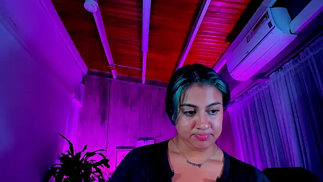 Snapshot of Xisu_ chatting on February 2, 3:43 am Xisu online show from February 2, 3:43 am