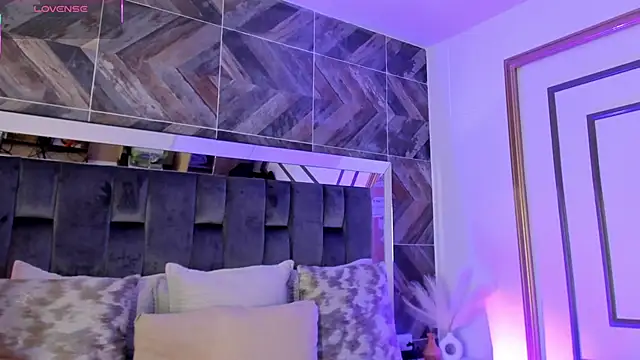 TaniaSmith1 online show from November 24, 11:15 pm