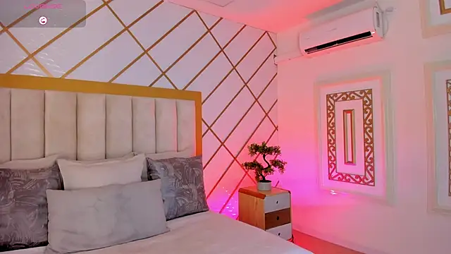 TaniaSmith1 online show from February 7, 11:41 pm