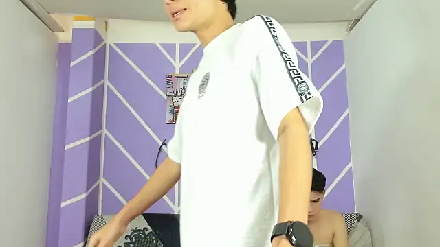 Fresahot2005 online show from December 3, 8:17 pm