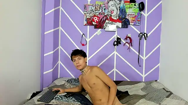 Fresahot2005 online show from December 10, 11:08 pm