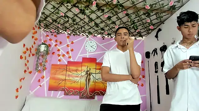 Fresahot2005 online show from February 14, 7:23 pm