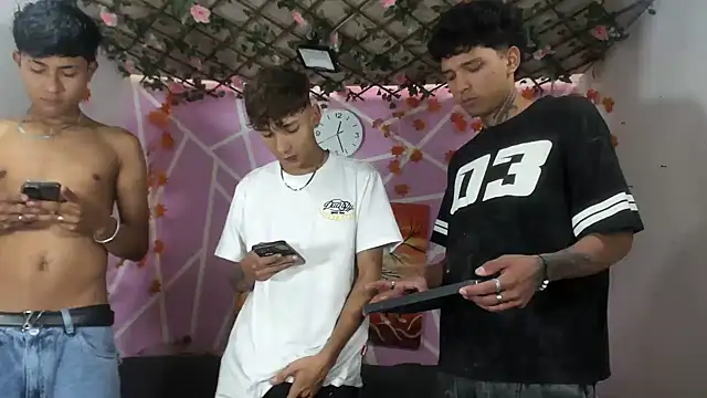 Fresahot2005 online show from November 3, 3:02 pm