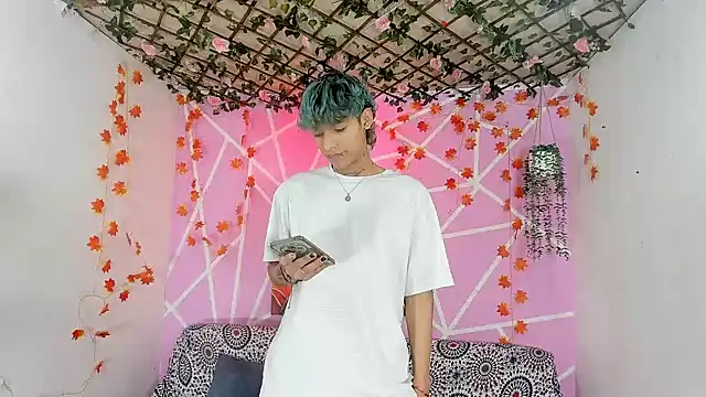 Fresahot2005 online show from December 1, 2:22 pm