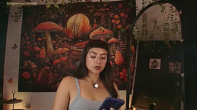 6Briela9  online show from May 9, 4:17 am