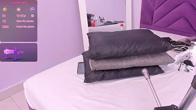 Maddyjohnsonn online show from December 24, 4:55 am