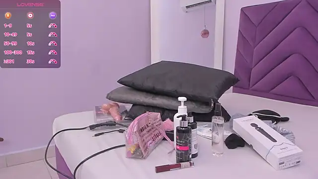 Maddyjohnsonn online show from December 29, 3:54 am