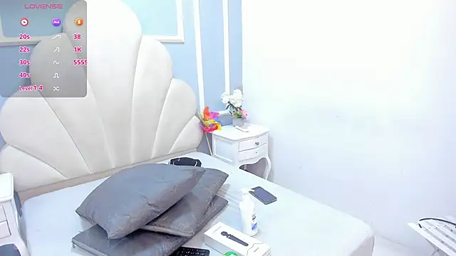 Maddyjohnsonn online show from January 7, 11:37 am