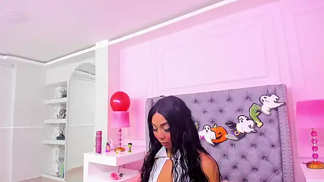 Snapshot of HaileeRoberts chatting on October 16, 12:50 pm HaileeRoberts online show from October 16, 12:50 pm