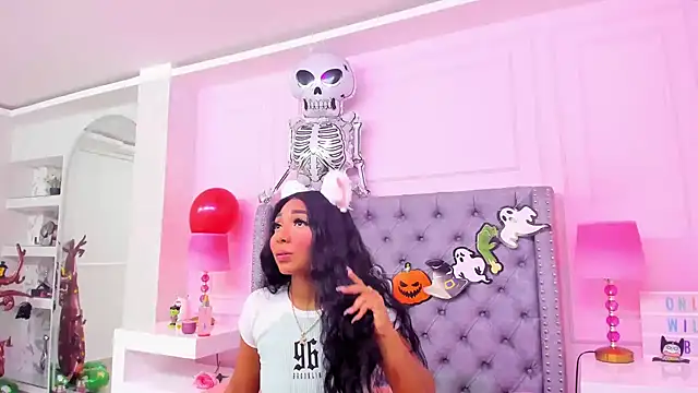 Snapshot of HaileeRoberts chatting on October 19, 1:23 pm HaileeRoberts online show from October 19, 1:23 pm