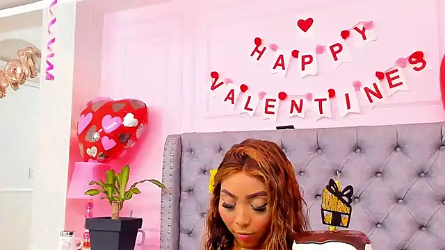 Snapshot of HaileeRoberts chatting on February 18, 12:45 pm HaileeRoberts online show from February 18, 12:45 pm