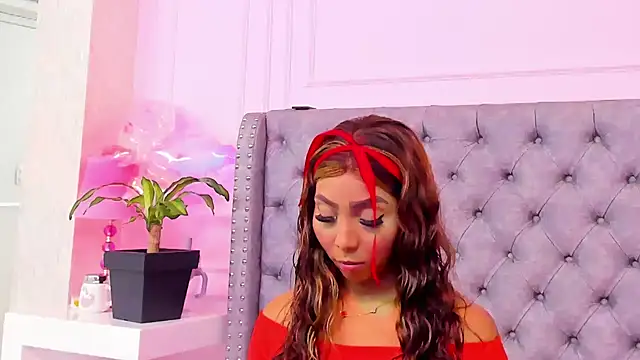 Snapshot of HaileeRoberts chatting on March 15, 1:06 pm HaileeRoberts online show from March 15, 1:06 pm