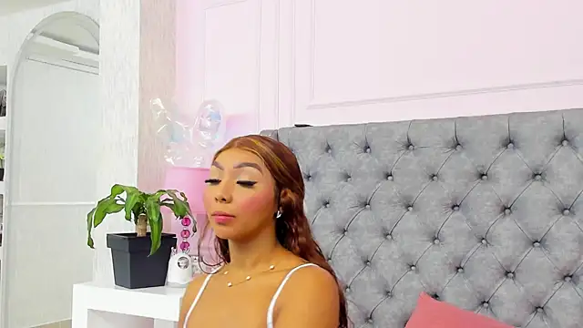 HaileeRoberts online show from July 14, 12:44 pm