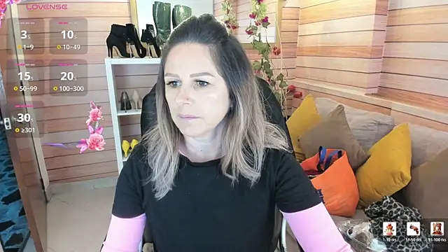Snapshot of Victoria_collins_1 chatting on April 26, 10:57 am Victoria collins 1 online show from April 26, 10:57 am