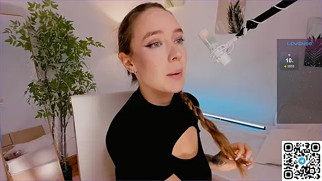 AngelPaull online show from October 27, 9:30 pm