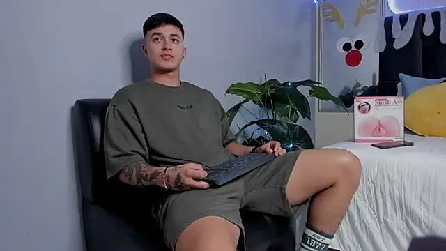 Cristopher strong online show from December 9, 1:24 pm
