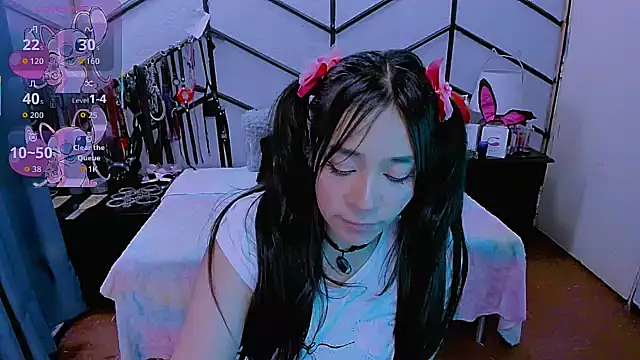 Snapshot of AlanaLuck chatting on November 10, 7:24 pm AlanaLuck online show from November 10, 7:24 pm