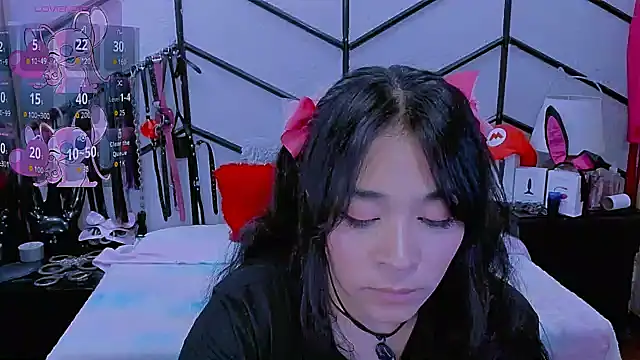 Snapshot of AlanaLuck chatting on November 15, 8:05 pm AlanaLuck online show from November 15, 8:05 pm