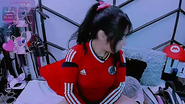 Snapshot of AlanaLuck chatting on November 18, 7:40 pm AlanaLuck online show from November 18, 7:40 pm