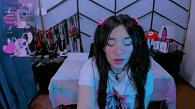 Snapshot of AlanaLuck chatting on November 19, 7:25 pm AlanaLuck online show from November 19, 7:25 pm