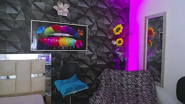 Snapshot of Demitryo chatting on January 24, 5:42 am Demitryo online show from January 24, 5:42 am