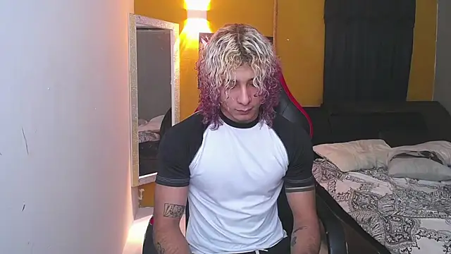 Snapshot of Demitryo chatting on February 10, 2:52 am Demitryo online show from February 10, 2:52 am