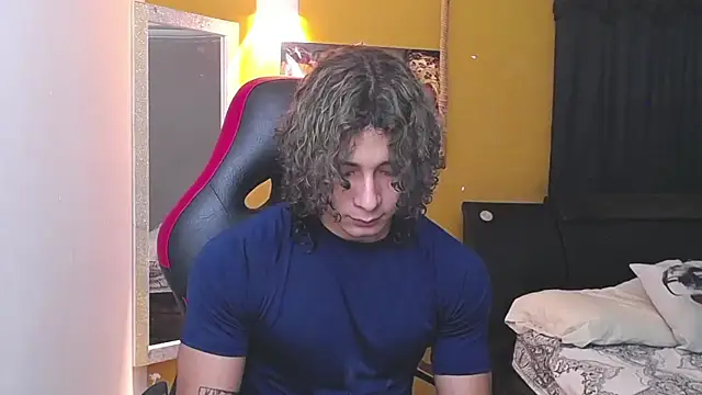 Snapshot of Demitryo chatting on February 12, 3:29 am Demitryo online show from February 12, 3:29 am