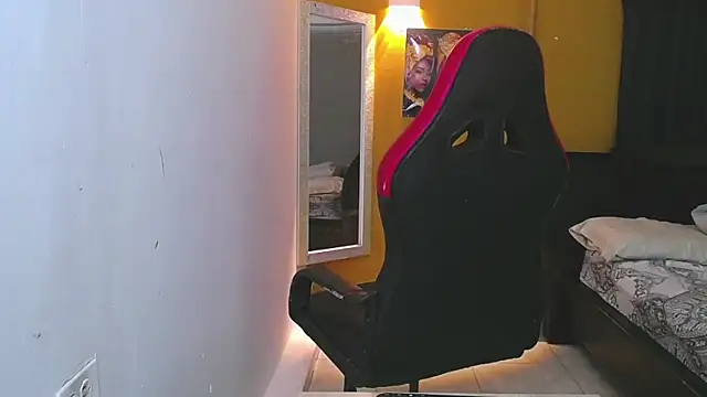 Snapshot of Demitryo chatting on February 13, 3:50 am Demitryo online show from February 13, 3:50 am