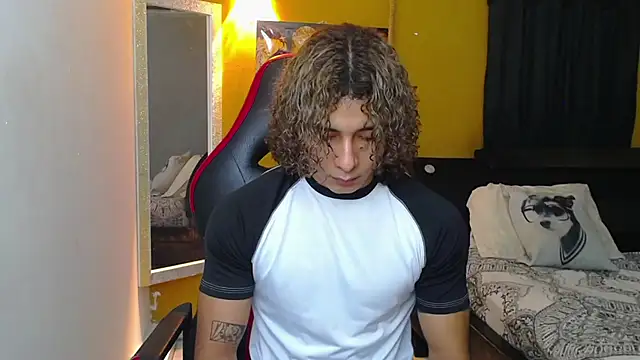 Snapshot of Demitryo chatting on February 23, 2:51 am Demitryo online show from February 23, 2:51 am