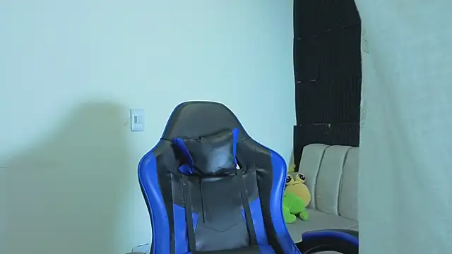 Snapshot of Demitryo chatting on September 23, 2:58 am Demitryo online show from September 23, 2:58 am