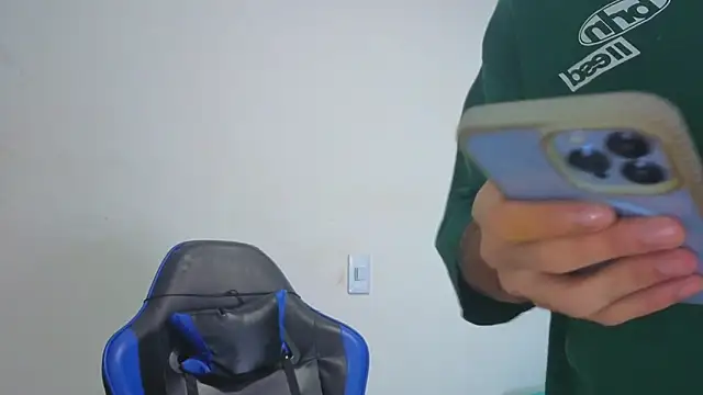 Snapshot of Demitryo chatting on October 15, 3:39 am Demitryo online show from October 15, 3:39 am