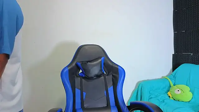 Snapshot of Demitryo chatting on October 24, 3:25 am Demitryo online show from October 24, 3:25 am