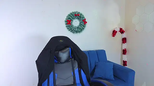 Snapshot of Demitryo chatting on December 5, 5:16 am Demitryo online show from December 5, 5:16 am