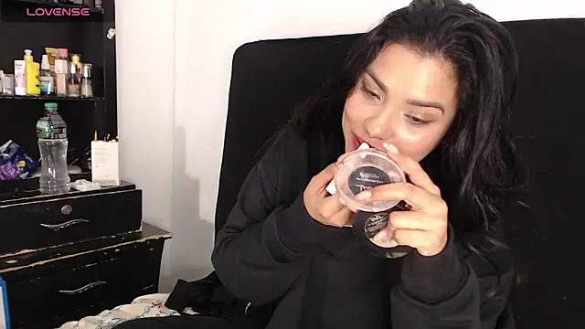 lolaa staars online show from January 10, 2:57 am