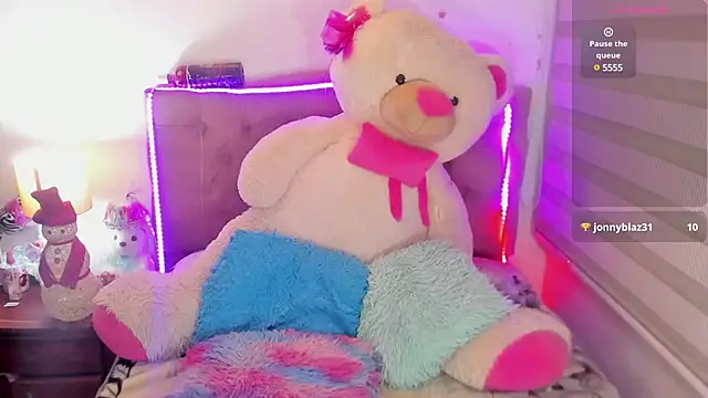  EmiRhodes online show from December 23, 4:01 am