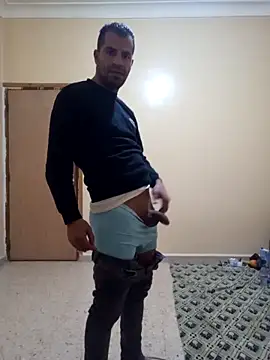 Snapshot of Bisex_activ19 chatting on January 12, 7:00 am Bisex activ19 online show from January 12, 7:00 am