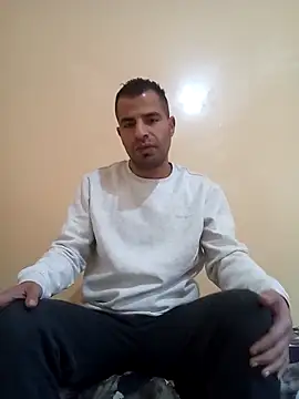 Snapshot of Bisex_activ19 chatting on January 17, 8:34 am Bisex activ19 online show from January 17, 8:34 am