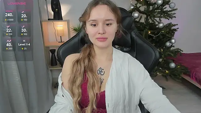 Snapshot of alicexforever chatting on December 25, 8:29 am alicexforever online show from December 25, 8:29 am