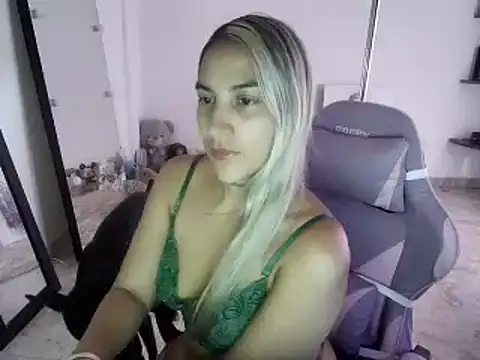 Snapshot of mandy_berrys chatting on May 9, 10:37 pm mandy berrys online show from May 9, 10:37 pm