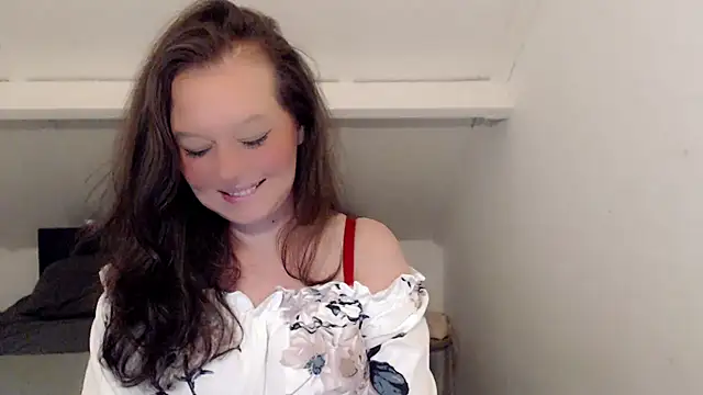 Snapshot of roxanna24 chatting on February 27, 1:22 pm roxanna24 online show from February 27, 1:22 pm