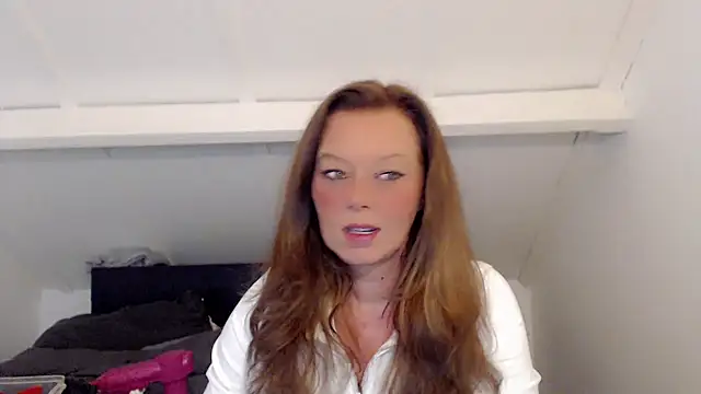 Snapshot of roxanna24 chatting on March 12, 7:20 pm roxanna24 online show from March 12, 7:20 pm