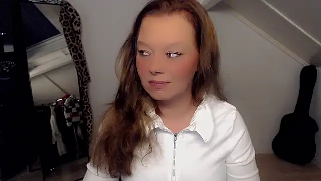 Snapshot of roxanna24 chatting on March 17, 10:02 pm roxanna24 online show from March 17, 10:02 pm