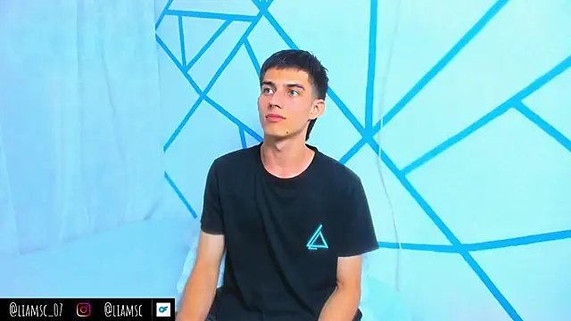 Snapshot of liam_scott77 chatting on October 2, 11:12 pm liam scott77 online show from October 2, 11:12 pm