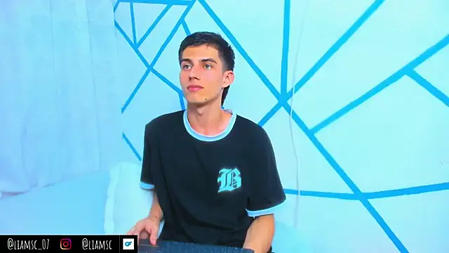 Snapshot of liam_scott77 chatting on October 6, 1:58 am liam scott77 online show from October 6, 1:58 am