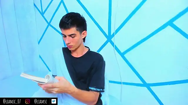 Snapshot of liam_scott77 chatting on October 10, 3:55 pm liam scott77 online show from October 10, 3:55 pm