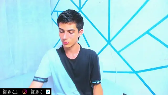 Snapshot of liam_scott77 chatting on October 25, 9:42 pm liam scott77 online show from October 25, 9:42 pm