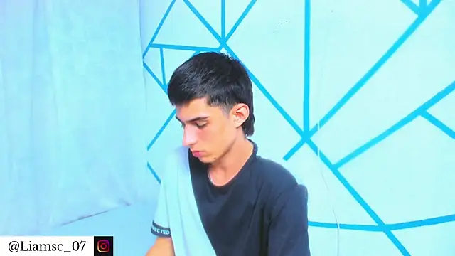 Snapshot of liam_scott77 chatting on November 7, 8:31 pm liam scott77 online show from November 7, 8:31 pm