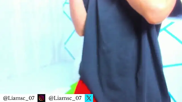 Snapshot of liam_scott77 chatting on November 27, 10:12 pm liam scott77 online show from November 27, 10:12 pm