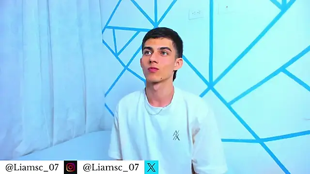 Snapshot of liam_scott77 chatting on November 29, 10:02 pm liam scott77 online show from November 29, 10:02 pm